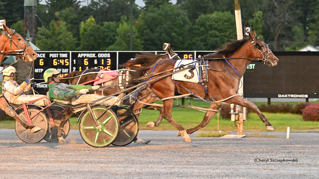 So Rock N Roll winning at Saratoga Raceway