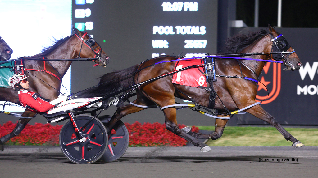 Twin B Joe Fresh winning at Woodbine Mohawk Park