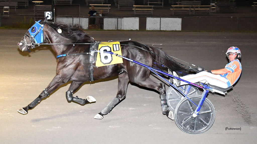 Woodside Gabe winning at Vernon Downs