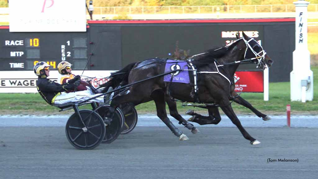 Big Box Hanover winning at Plainridge Park