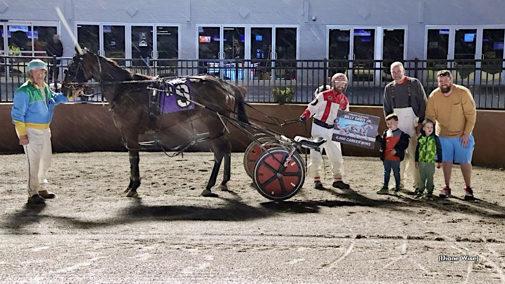 Billy Davis Jr. celebrates his 4,000th driving win