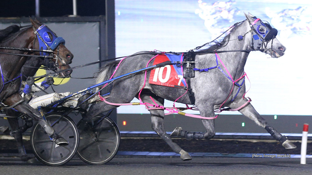 Granite Beach winning at Woodbine Mohawk Park