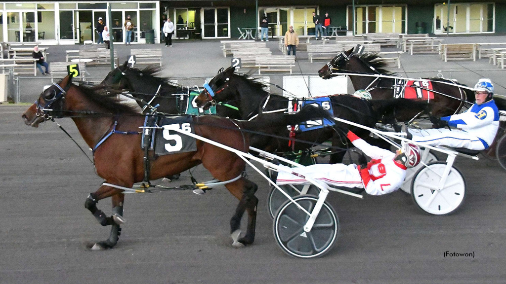 Quarrel winning at Vernon Downs