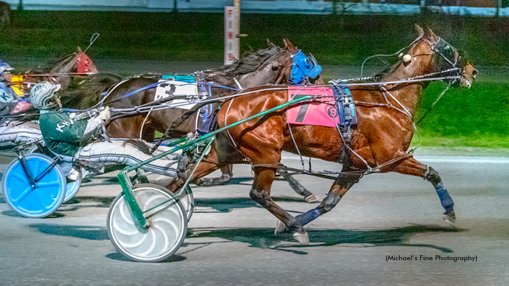 West Coast Beach winning at Fraser Downs