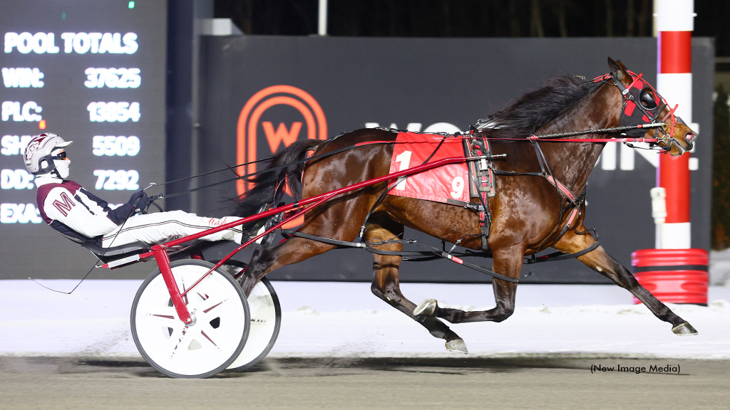 Blue Pacific winning at Woodbine Mohawk Park