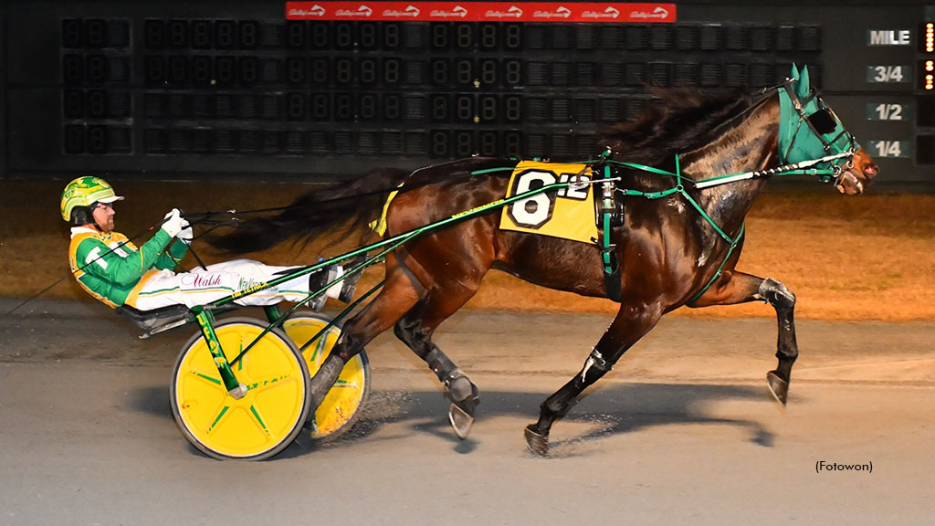 Mrmayor Hanover winning at Dover Downs