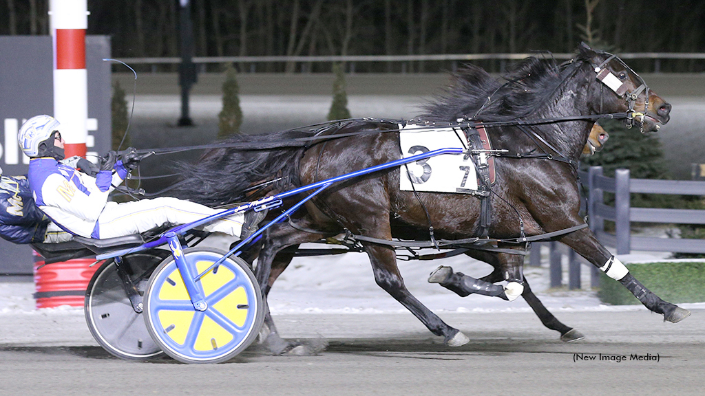 So Much More winning at Woodbine Mohawk Park