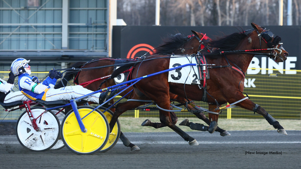 Century Jamila winning at Woodbine Mohawk Park