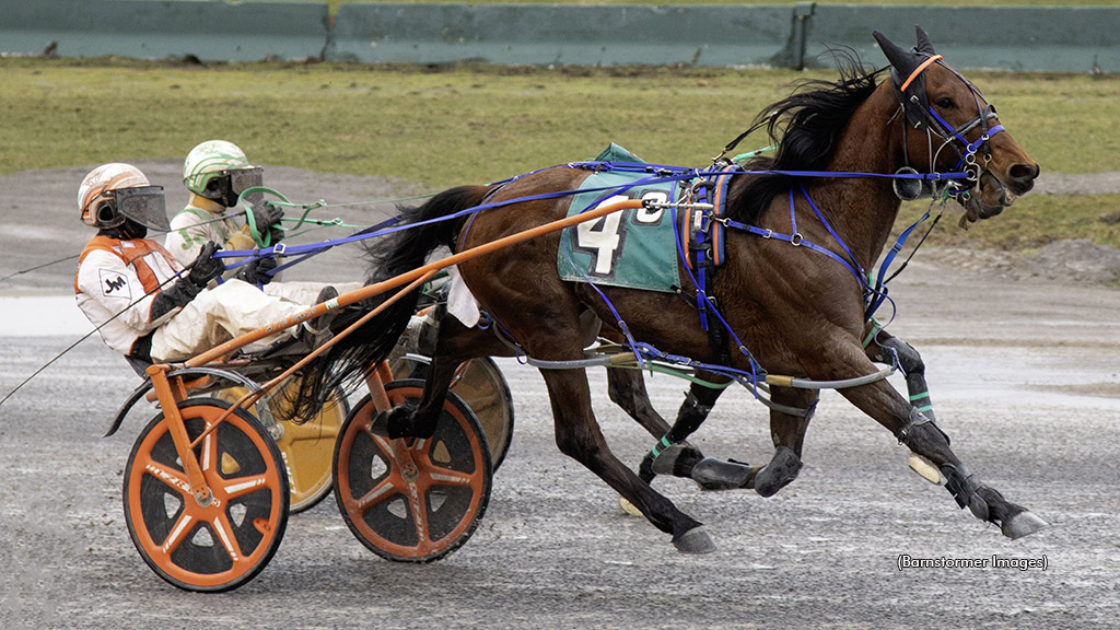 Livonjaxandqueens winning at Buffalo Raceway