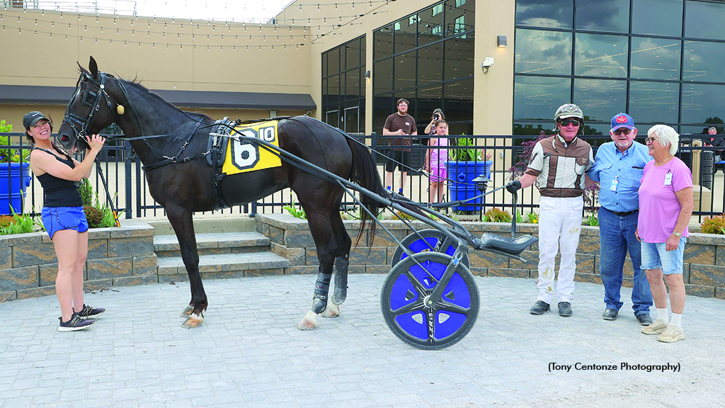 DP Freedoms Chrome in the Oak Grove winner's circle