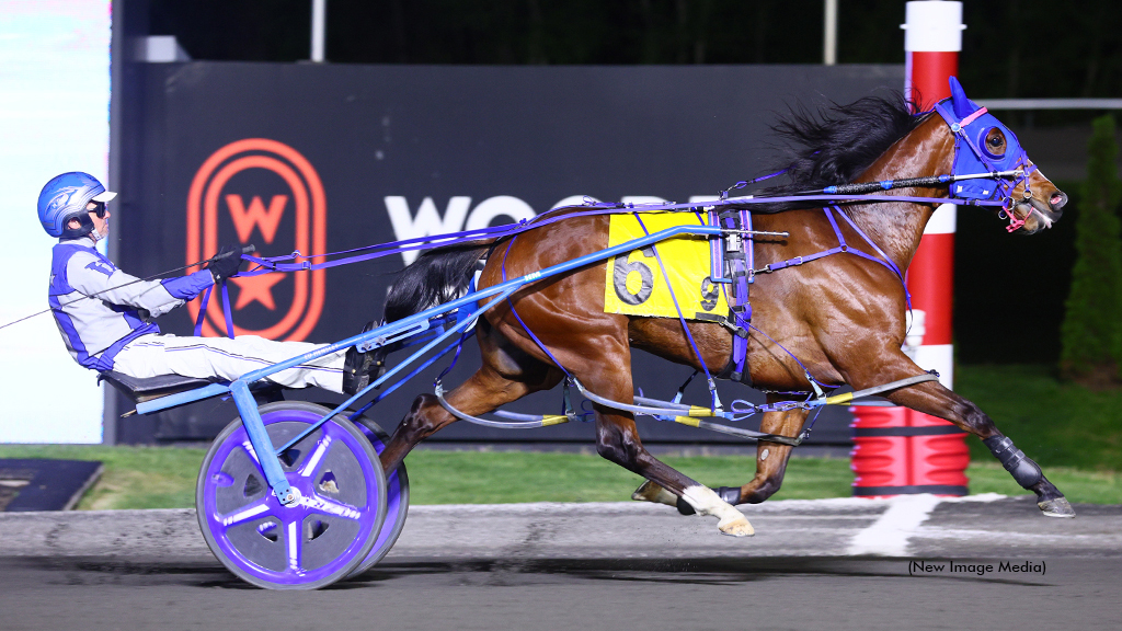 Caviar N Crackers winning at Woodbine Mohawk Park