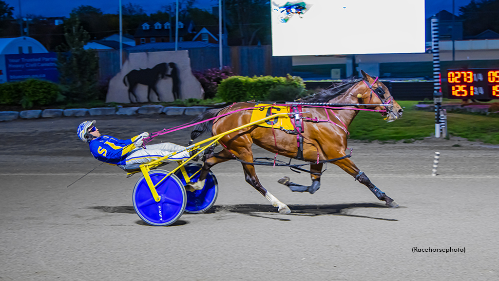 Charmbo Stormy winning at Western Fair Raceway