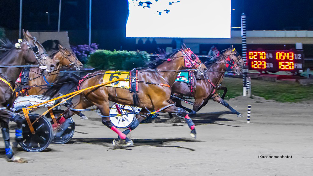 Ervin Hanover inherited the Camluck Classic victory