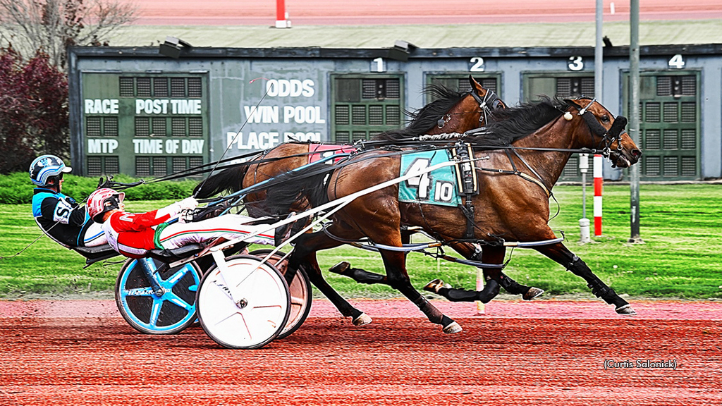 Macs Delight winning at Pocono Downs