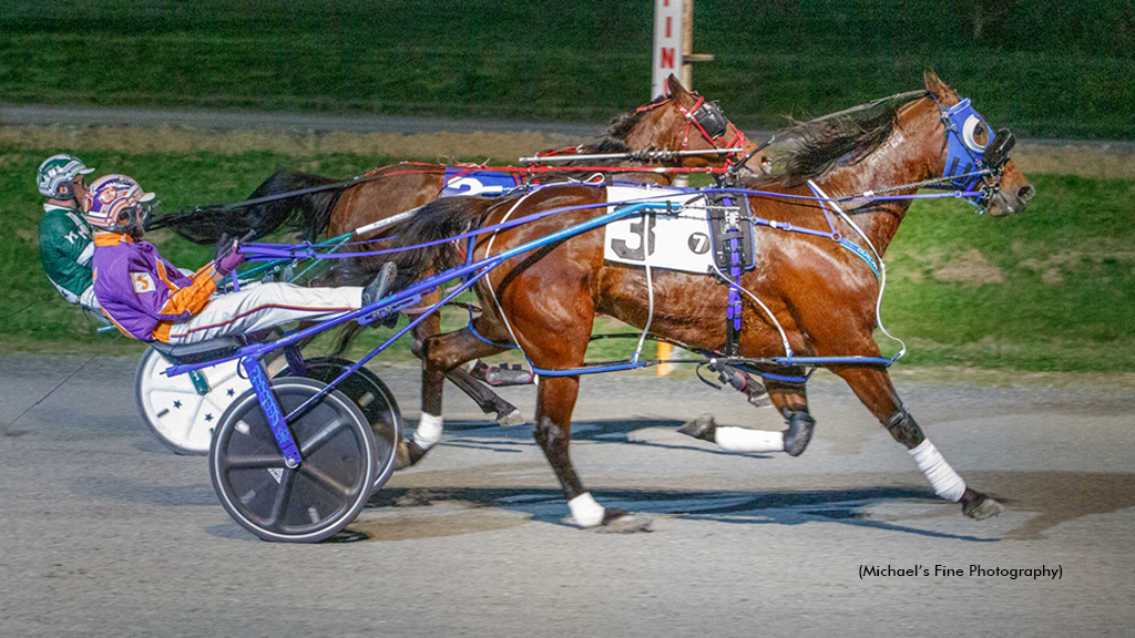 Outlaw C My Shadow winning at Fraser Downs