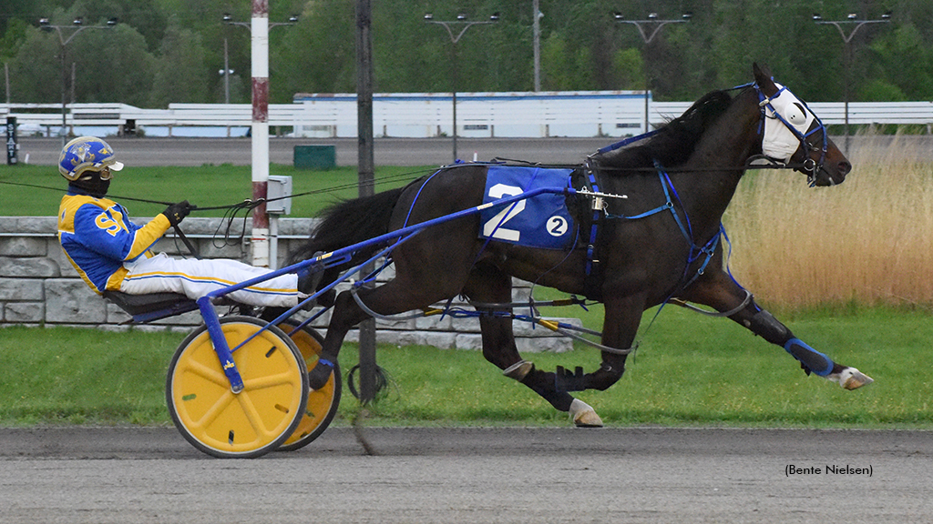 Tignanello winning at Rideau Carleton Raceway