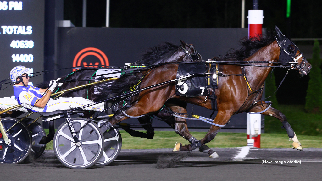 Allstar Maniac winning at Woodbine Mohawk Park