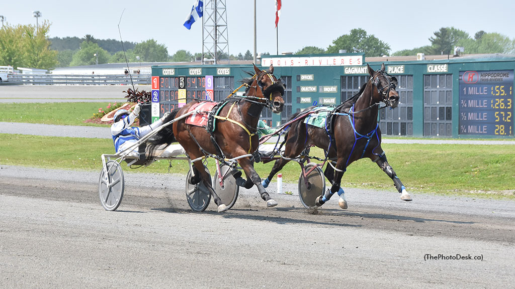 Bets Beach winning at Hippodrome 3R