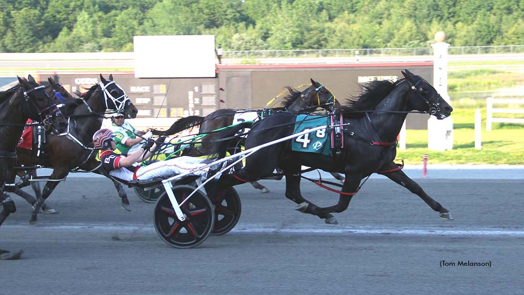 Fourever Boy winning at Plainridge Park