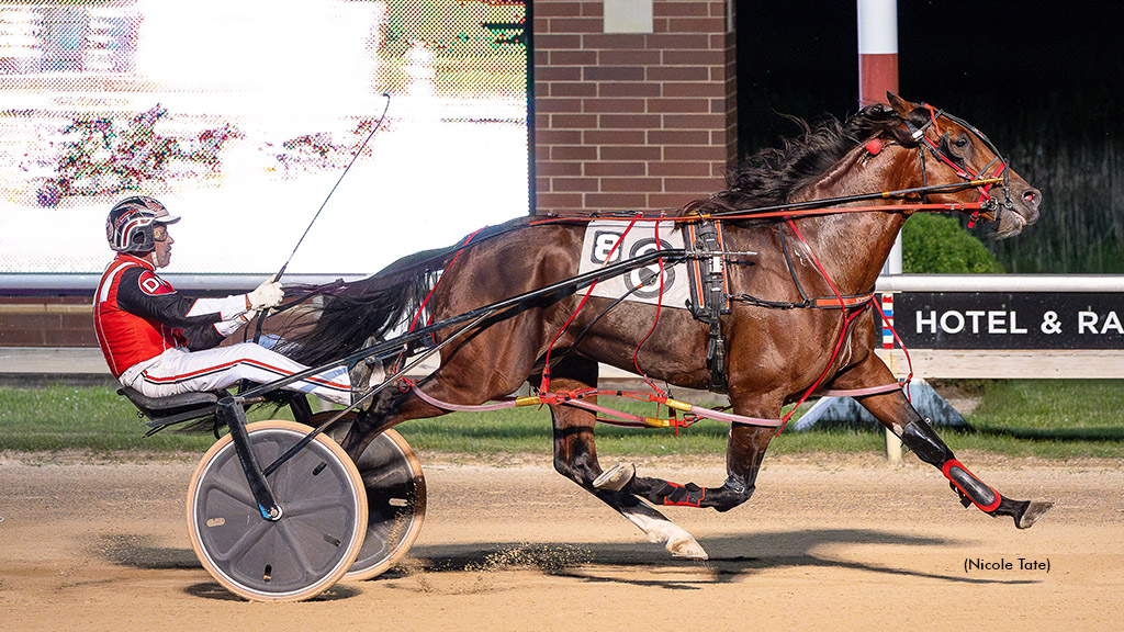 Hezzz A Wise Sky winning at Running Aces