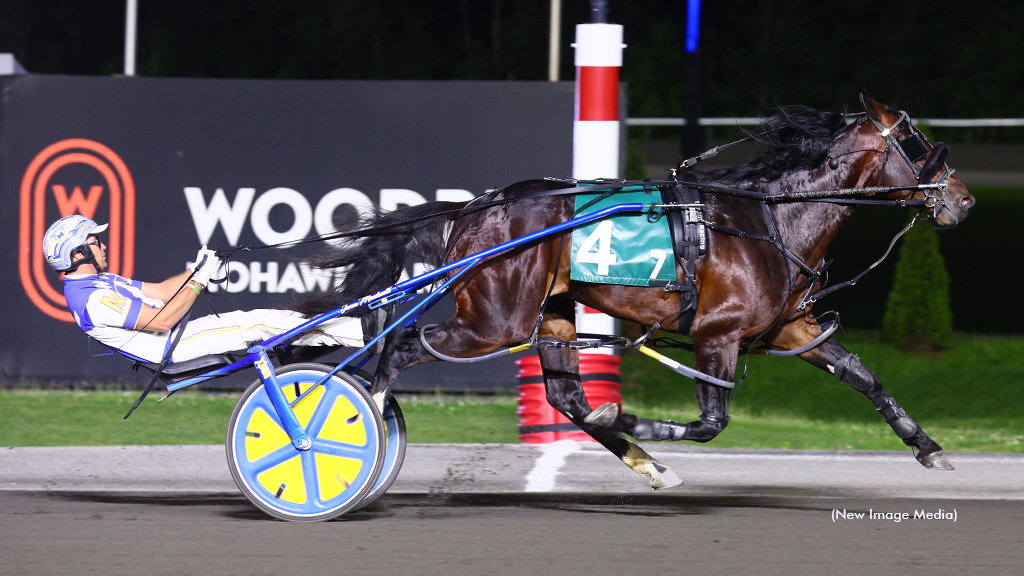 Lite Up The World winning at Woodbine Mohawk Park