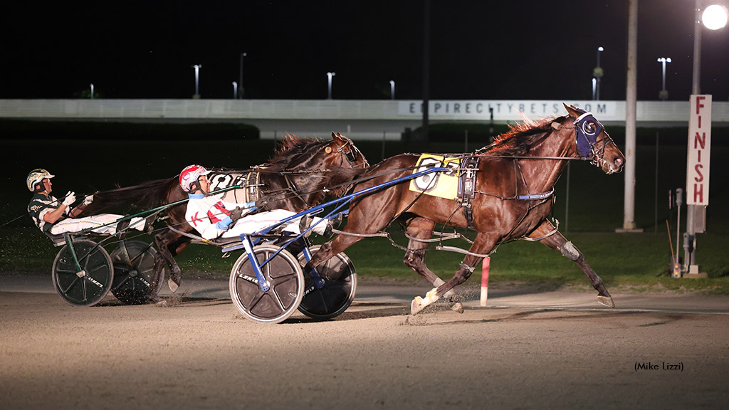 Odds On No Limit winning at Yonkers Raceway