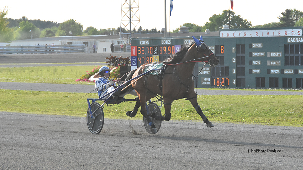 Royalty Beer winning at Hippodrome 3R
