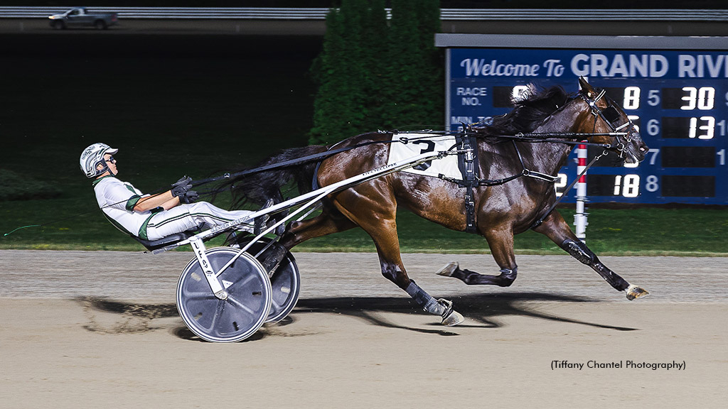 Seeme Zoom winning at Grand River Raceway
