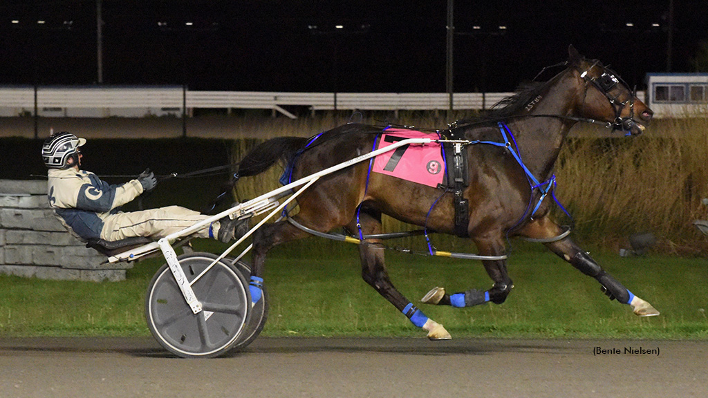 The Light Speed winning at Rideau Carleton Raceway