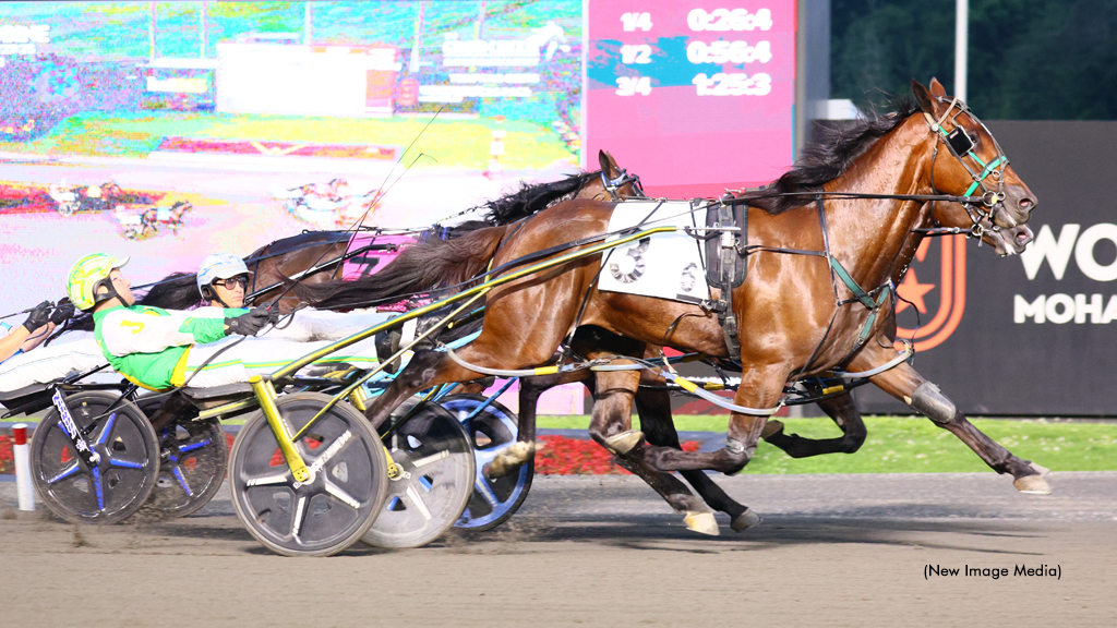 Tilthecowscomehome winning at Woodbine Mohawk Park