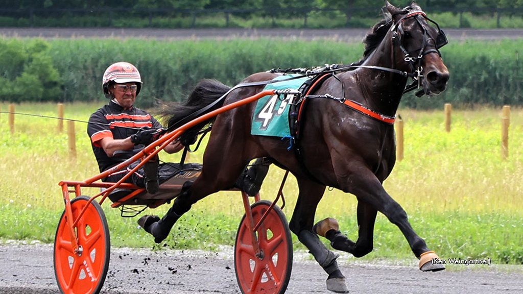 Ugottabkidnme winning at Gaitway Farm qualifiers
