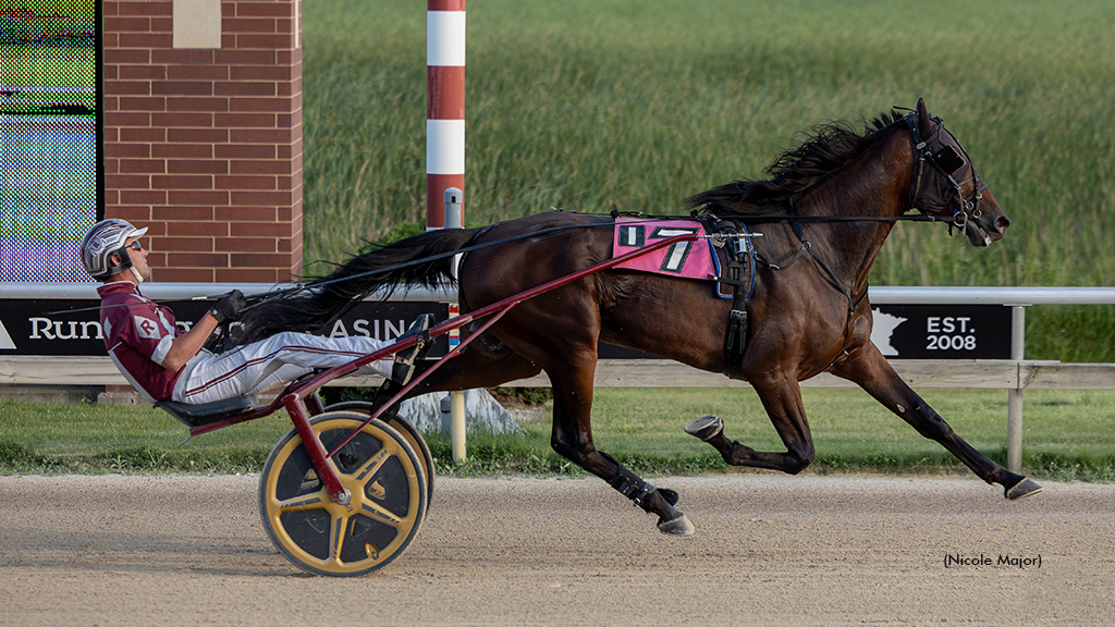 Al Mar Flash Over winning at Running Aces