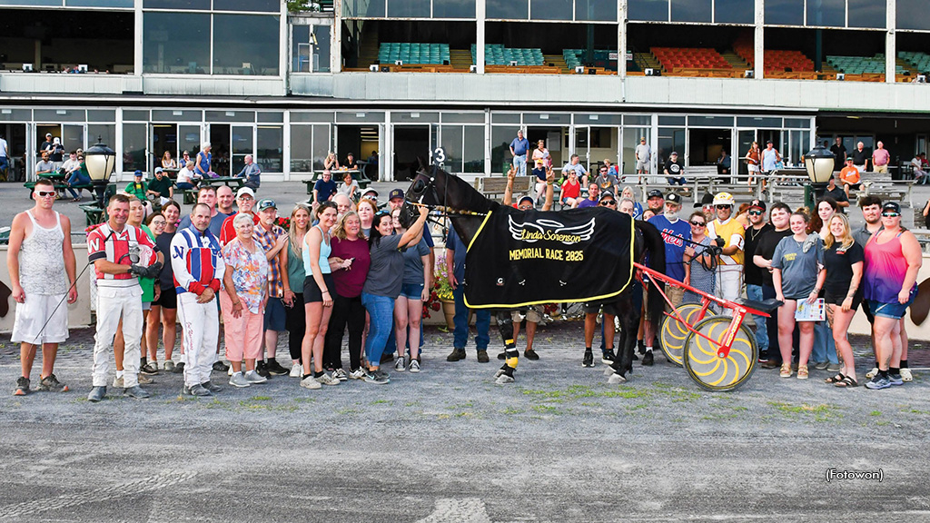 Bettors Donttell in the winner's circle