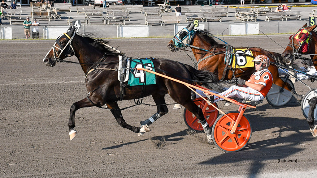 Crazy Crown winning at Vernon Downs