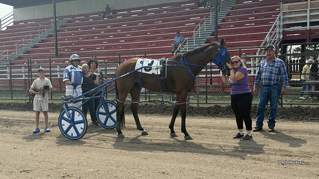 Ginger Tree Finny in the winner's circle