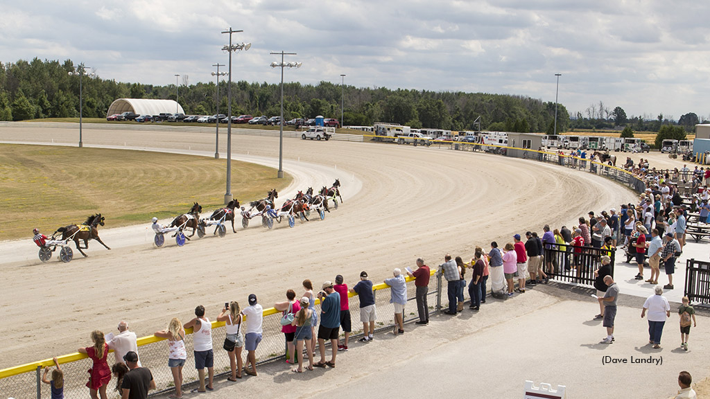 Harness racing at Grand River Raceway