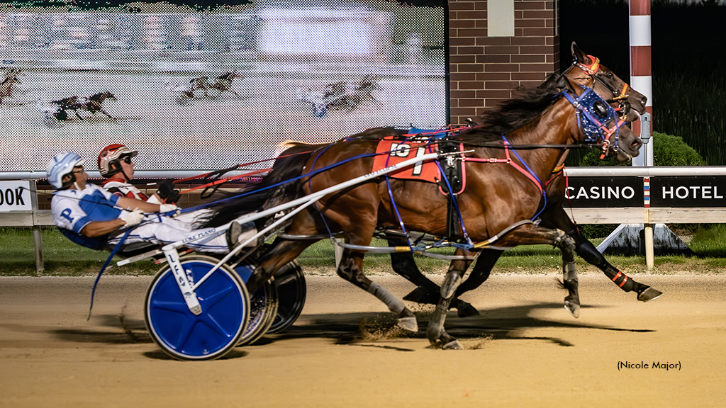 Ideal Skies winning at Running Aces