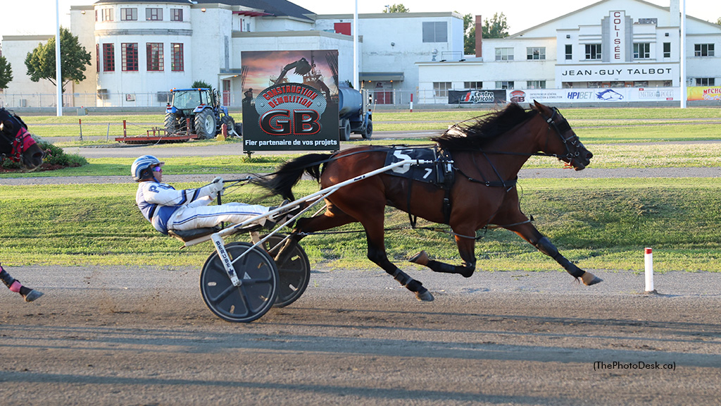 Miche Charm winning at Hippodrome 3R