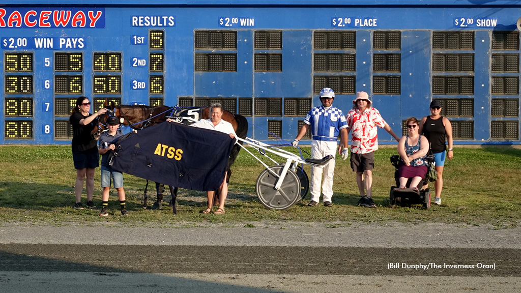 Oceanview Nikki in the winner's circle