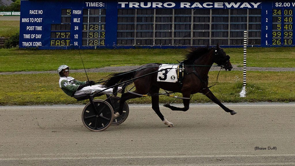 Saulsbrook Rolo winning at Truro Raceway