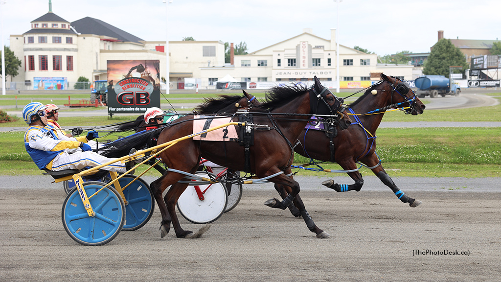 The Magic Moment winning at Hippodrome 3R