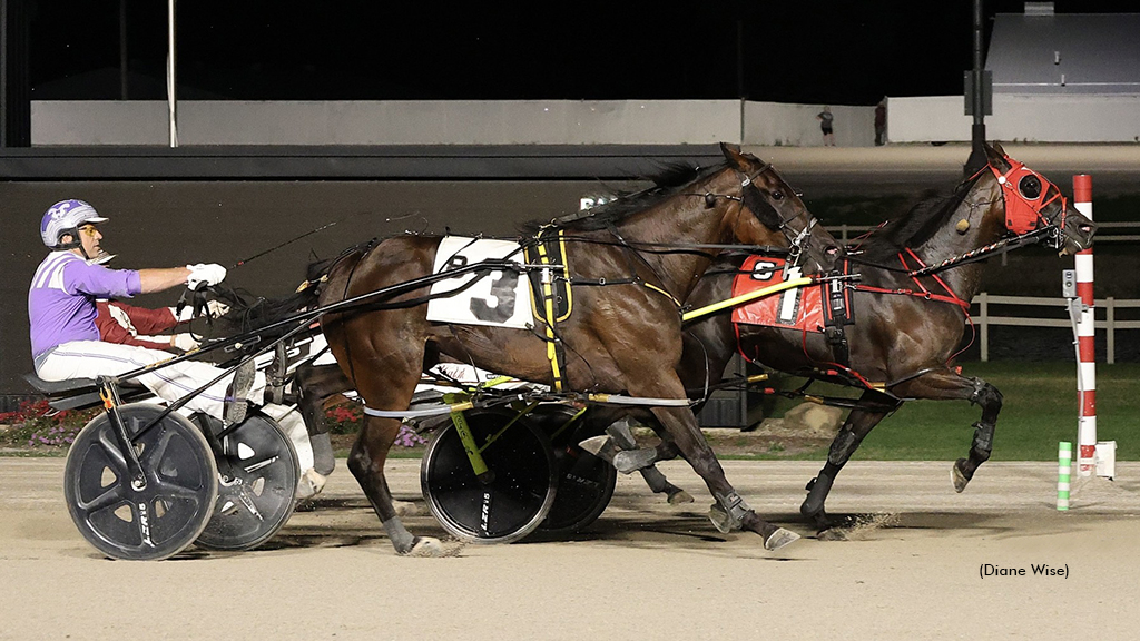 Anna Loves Bananas winning at Northfield Park