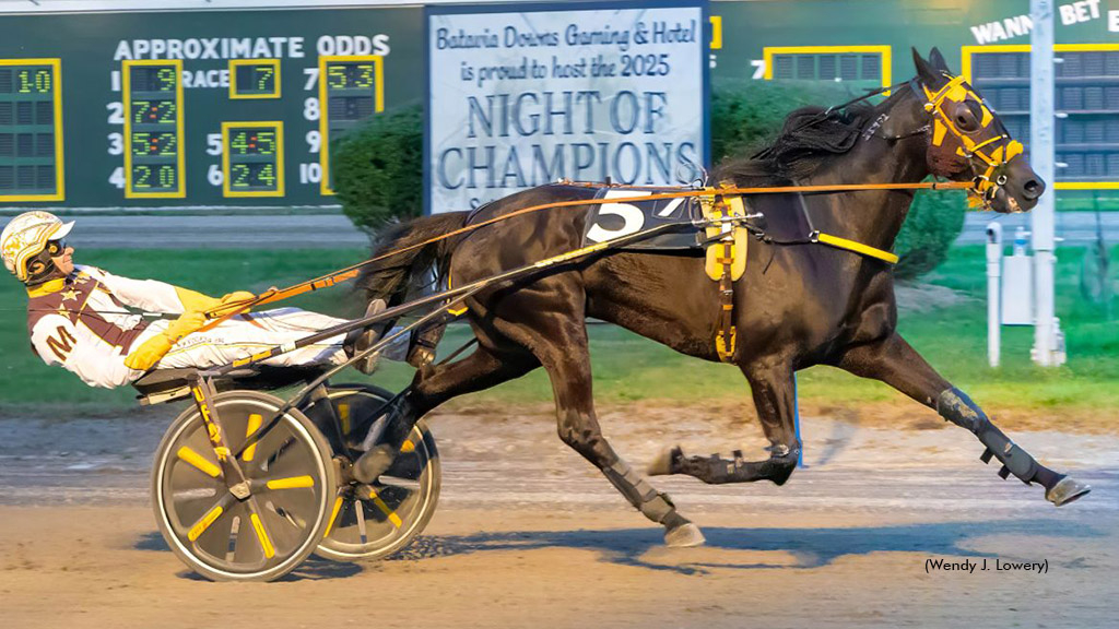 Newsboy winning at Batavia Downs