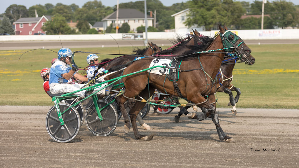 Rose Run X Con winning at Summerside Raceway