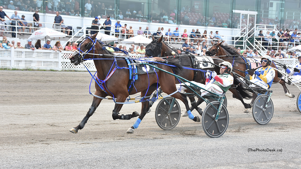 Silver Majesty winning at Hippodrome 3R
