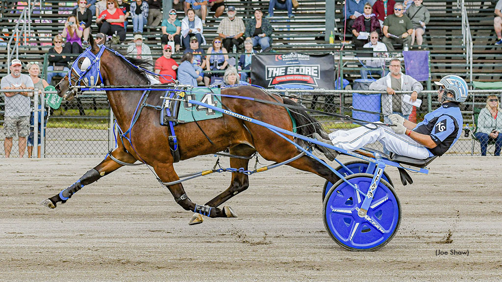 Snowonthepines winning at Windsor Fair