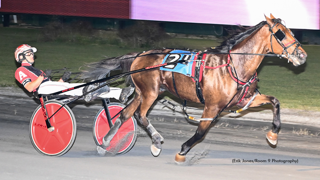 Booger Bear winning at Rosecroft Raceway