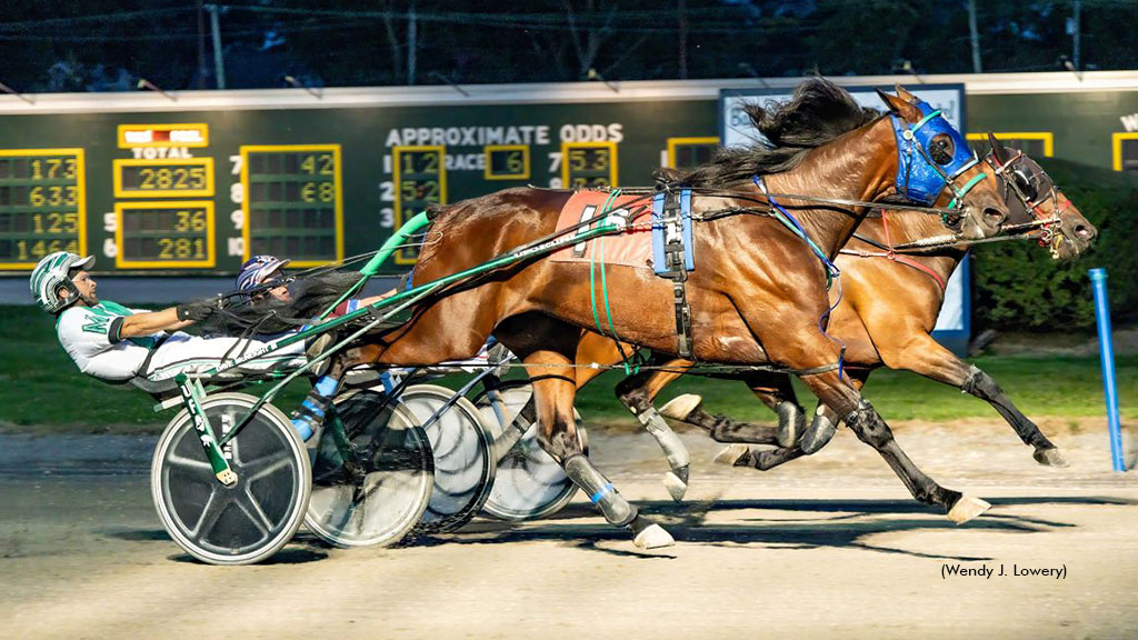 Spicy Hops winning at Batavia Downs