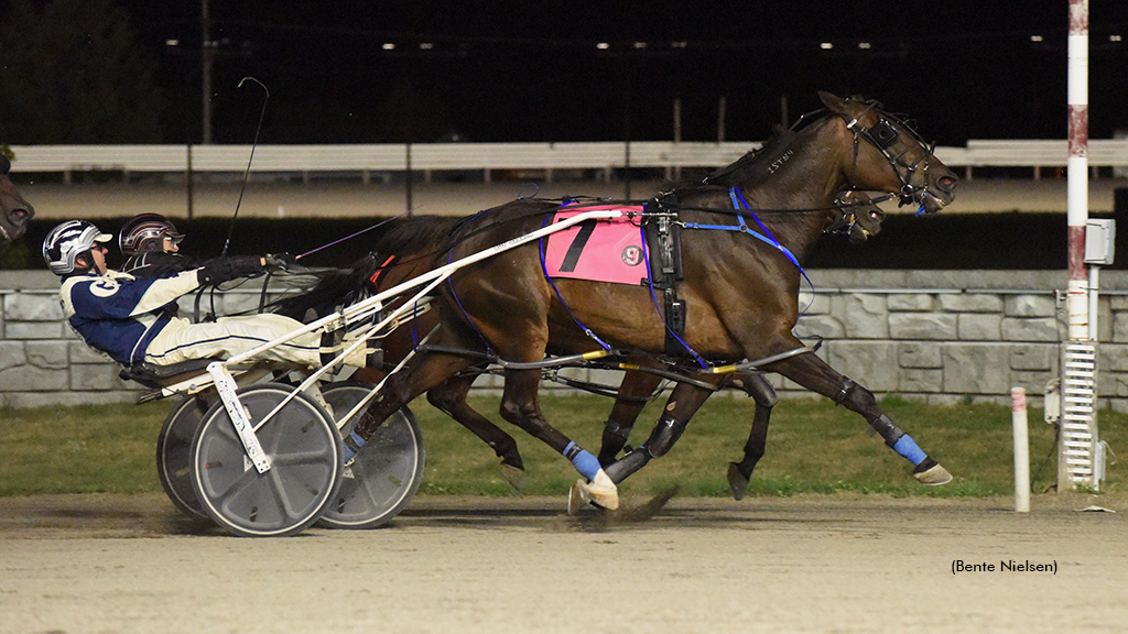 The Light Speed winning at Rideau Carleton Raceway