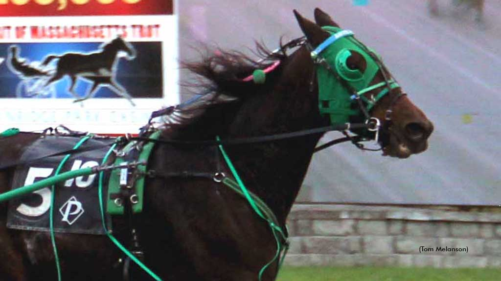 Anvil Hands winning at Plainridge Park